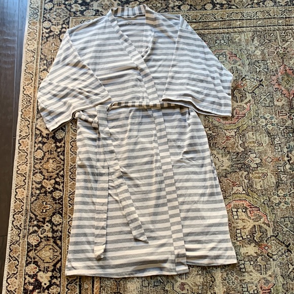 Motherhood Maternity sleep robe cream and gray stripe size small - Picture 4 of 4